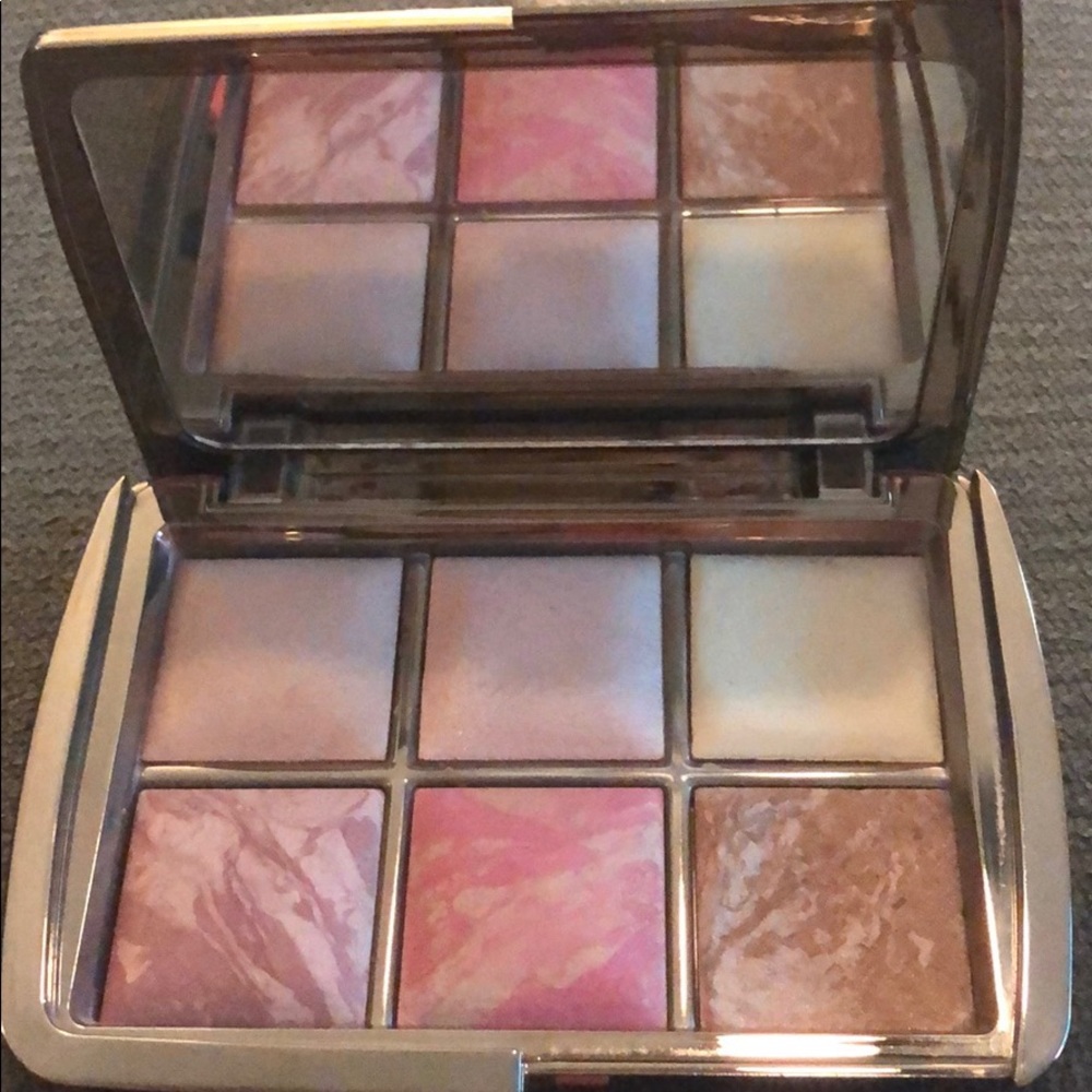 Hourglass Ambient Lightening Edit
